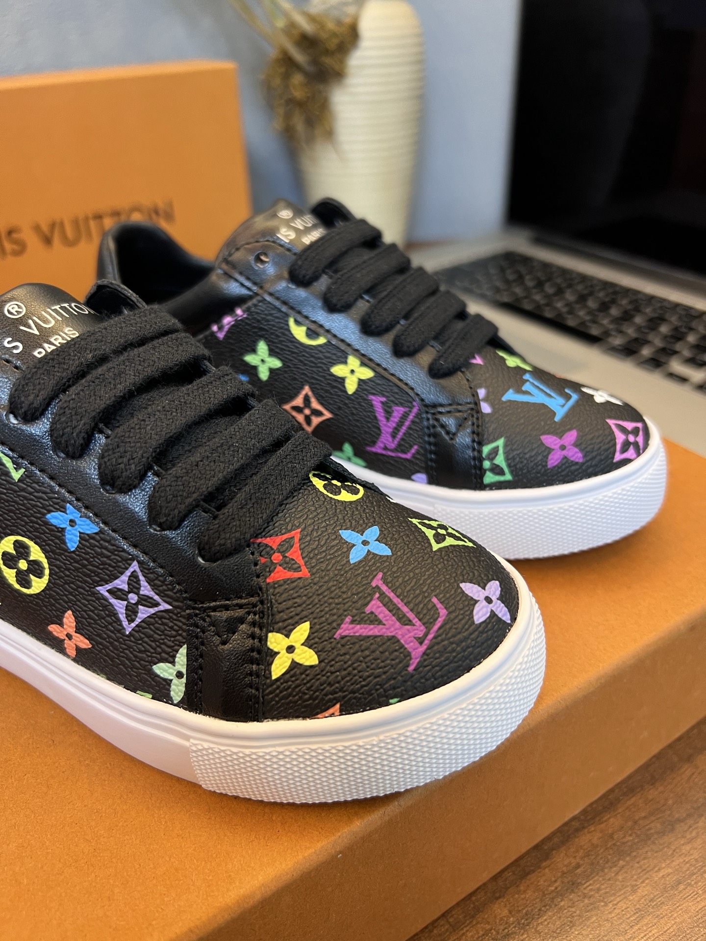 Children's shoes child